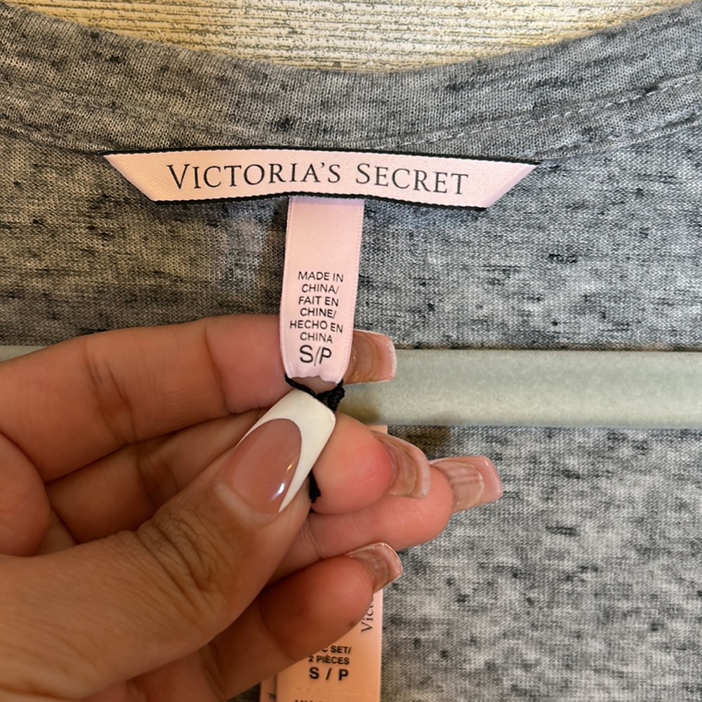 Victoria secret long sleeve - Picture 3 of 5